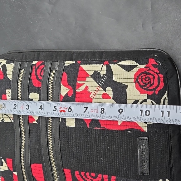 Vera Bradley Crossbody x Disney Alice in Wonderland Crossbody Bag - Picture 4 of 10